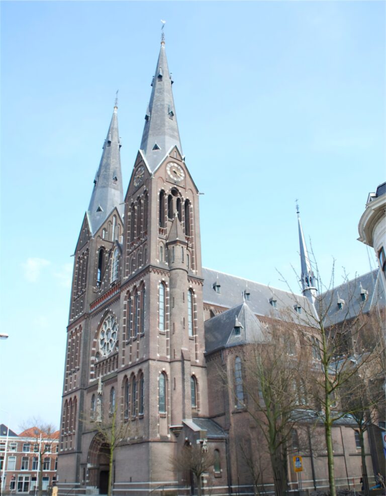 ⛪️ Elandkerk blijft open: een stevig lichtpunt in het Zeeheldenkwartier